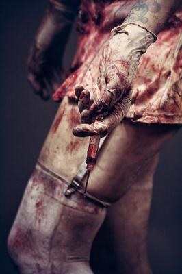 COSPLAY D'INFIRMIÈRE SEXY DE SILENT HILL ! 