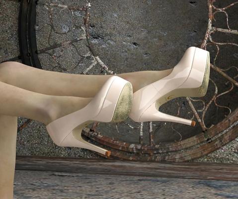 Salope CGI en talons nus