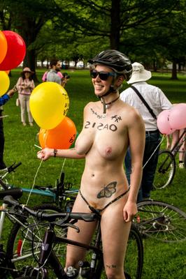 05.07.2020 Nackte Mädchen in der Stadt World Naked Bike Ride 2020